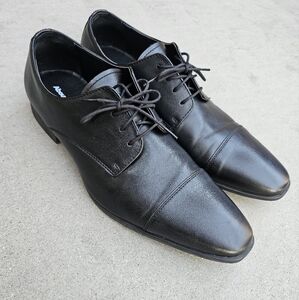 Black dress shoes